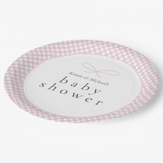 Einfaches, modernes rosa Kariertes Bow Pappteller (Schrägansicht)