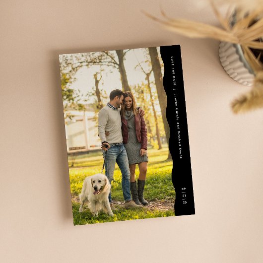 Einfaches, modernes, schwarz-weißes Foto Save The Date