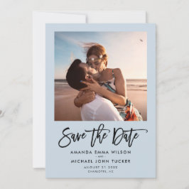 Einfaches, modernes Script Dusty Blue Chic Foto Save The Date