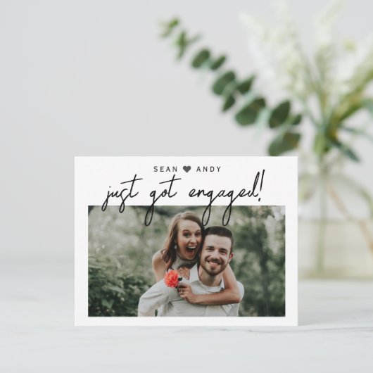 Einfaches, modernes Skript Got einfach Verlobtes F Ankündigungspostkarte (Stehend Vorderseite)