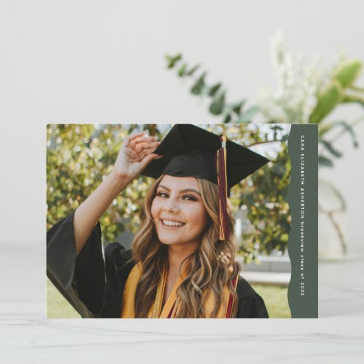 Einfaches, modernes, zweifarbiges Foto-Grün-Abschl Ankündigung (Stehend Vorderseite)