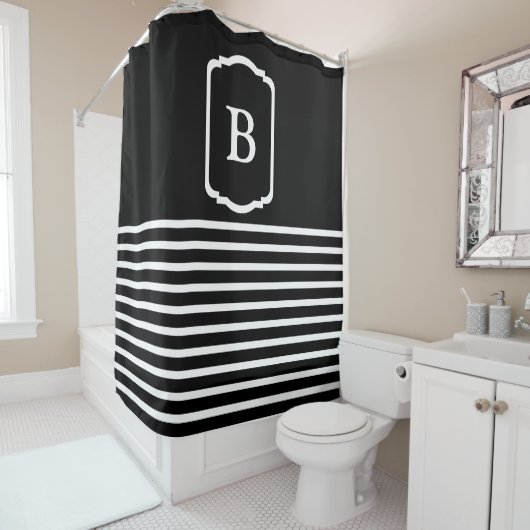 Einfaches Monogramm mit horizontalen Schwarz-Weiß- Duschvorhang (Beispiel)