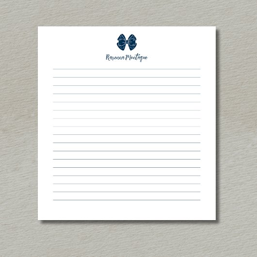 Einfaches Preußischblau-Schleifen-Script Individue Notizblock