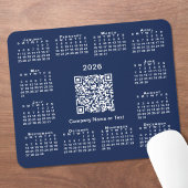 Einfaches QR-Code 2026 für den Kalender auf Navy B Mousepad