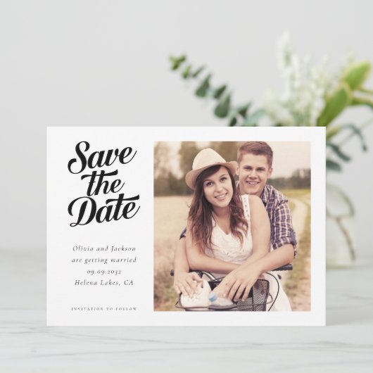 Einfaches Retro-Typografie-Foto Save The Date (Stehend Vorderseite)