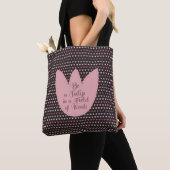 Einfaches rosa Tulip-Muster mit dunklem Hintergrun Tasche (Von Nahem)