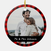 Einfaches rustikales Red Black Buffalo Kariertes F Keramik Ornament (Hinten)