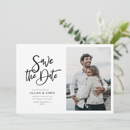 einfaches rustikales Skript-Foto Save the Date Kar Einladung (Stehend Vorderseite)