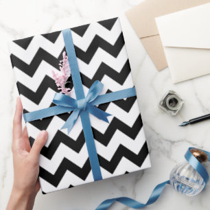 Einfaches Schwarz-Weiß-Chevron-Muster Geschenkpapier