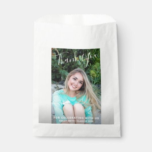 Einfaches Schwarz-Weiß-Foto Moderner Abschluss Geschenktütchen (Vorderseite)