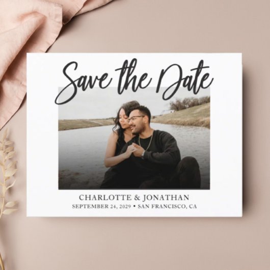 Einfaches Schwarz-Weiß-Foto Save the Date Postkarte