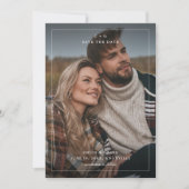 Einfaches Schwarz-Weiß-Hochzeitssemble-Foto Save The Date (Vorderseite)