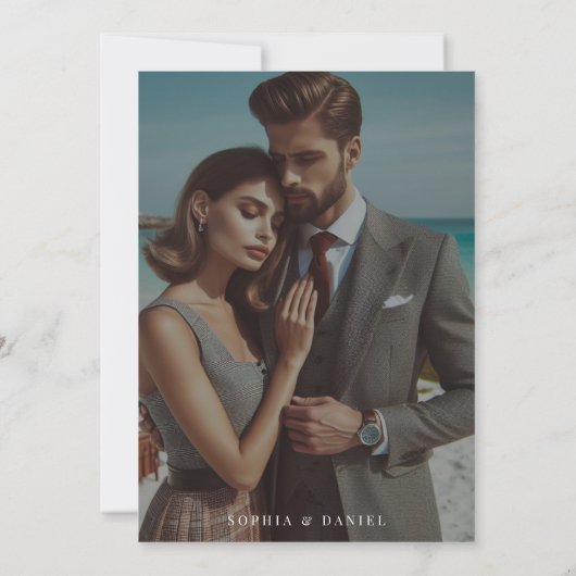 Einfaches Schwarz-Weiß-Hochzeitsüberlagerungs-Foto Save The Date (Rückseite)