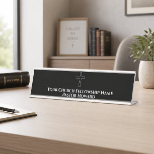 Einfaches Schwarz-Weiß-Kreuz-Umriss Kirchenpastor Schreibtischnamensplakette