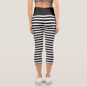 Einfaches Schwarz-Weiß-Streifen-Muster Capri Leggings (Rückseite)