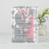 Einfaches Schwarz-weißes Foto Elegante Engagement Einladung (Stehend Vorderseite)