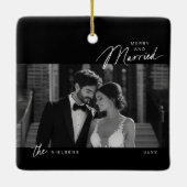 Einfaches Schwarz-weißes Verheiratetes Script-Foto Keramikornament (Rückseite)