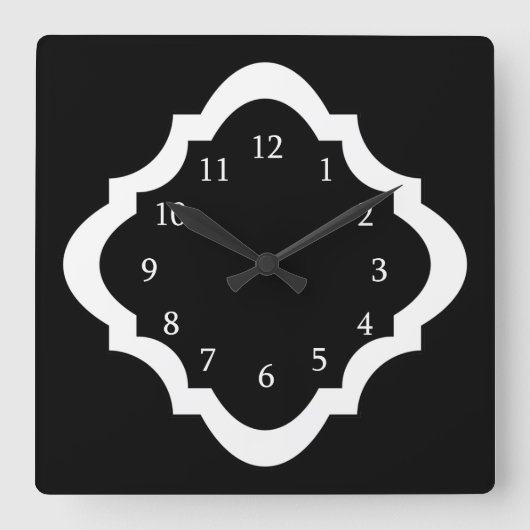 Einfaches Schwarzweiss-Quatrefoil Muster Quadratische Wanduhr (Vorderseite)