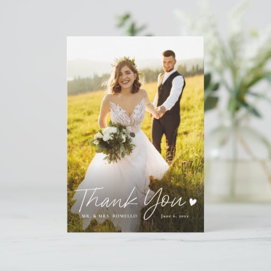 Einfaches Script mit Heart Foto Wedding Dankeskarte (Stehend Vorderseite)