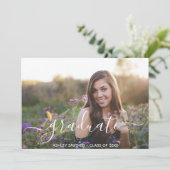 Einfaches Script Modern 2 Foto Abschluss Ankündigung (Stehend Vorderseite)