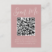 Einfaches Skript-Dusty-Rose QR-Code-Hochzeit RSVP Begleitkarte (Vorderseite)