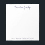 Einfaches Skript Navy Blue Family Notepad Notizblock<br><div class="desc">Family Notepad - Ideal für alltägliche Noten und Listen.  Personalisiert mit dem Nachnamen Ihrer Familie an der Spitze und mit den Vornamen Ihres Familienmitglieds am unteren Ende fertig.  Die Farbe kann leicht geändert werden.</div>