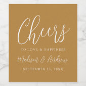 Einfaches Skript Ochre Cheers to Liebe Wedding Weinetikett (Einzelnes Label)