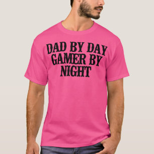 Einfaches Sprichwort Funny Vater by Day Gamer By N T-Shirt
