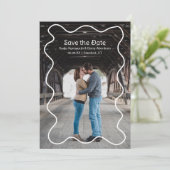 Einfaches Squiggle Frame Foto Moderne Hochzeit Save The Date (Stehend Vorderseite)