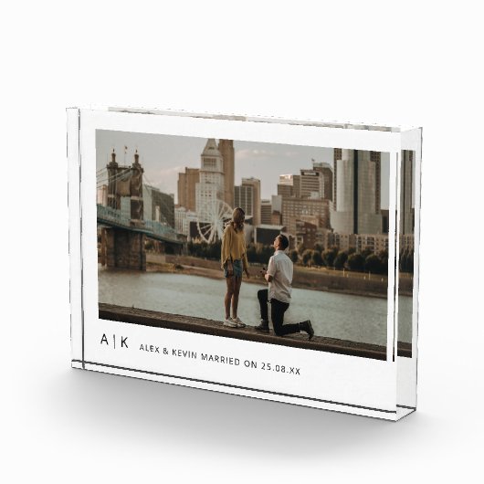 Einfaches, stylisches Foto für den Ehegedächtnisha (Rechts)