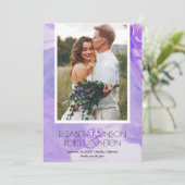 Einfaches Stylish Foto Wedding Lila Save the Date (Stehend Vorderseite)