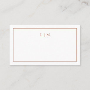 Einfaches Terrakotta-Monogramm Elegante Hochzeit Platzkarte