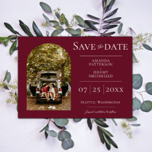 Einfaches Torbogen-Foto   Weinrotes Save-the-Date Save The Date