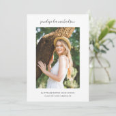 Einfaches und Hübsches Virtual Graduation Party-Fo Einladung (Stehend Vorderseite)