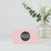 Einfaches und modernes rosa Logo Visitenkarte (Stehend Vorderseite)