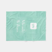 Einfaches und schickes tadelloses grünes Monogramm Fleecedecke (Vorderseite (Horizontal))