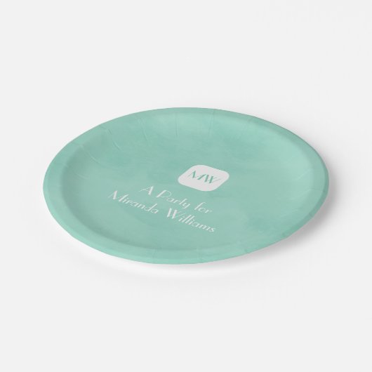 Einfaches und schickes tadelloses grünes Monogramm Pappteller (Schrägansicht)