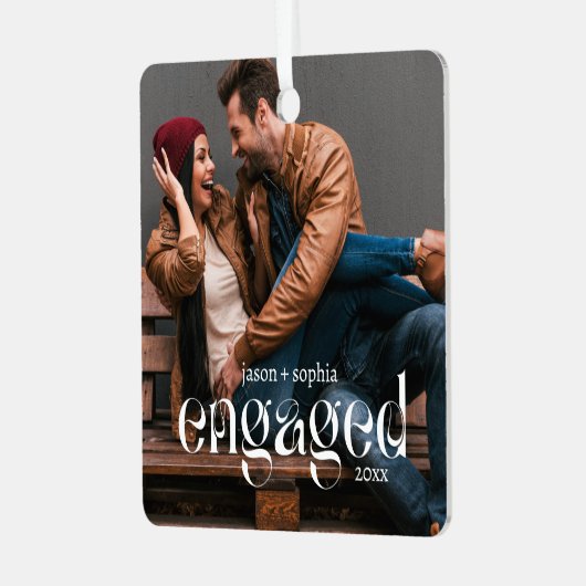 Einfaches Verlobtes Foto mit Elegant und Editierba Ornament Aus Metall (Vorderseite links)