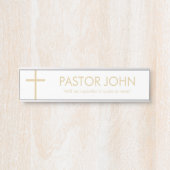 Einfaches Weiß- und Goldkreuz mit Namen und Anführ Türschild (Vorderseite )