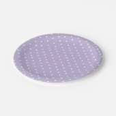 Einfaches Weiß- und Violettlavender Polka Dot Must Pappteller (Schrägansicht)
