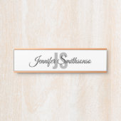 Einfaches Weißes Klassisches Monogramm Script Türschild (Vorderseite )