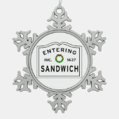 Einfahrt in die Stadt Massachusetts Sandwich Schneeflocken Zinn-Ornament (Vorderseite)