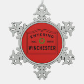 Einfahrt in die Stadt Massachusetts Winchester Sno Schneeflocken Zinn-Ornament (Vorderseite)