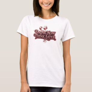 Einfallsreiches rotes TRINKE JETZT DENKE SPÄTER Ku T-Shirt