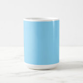Einfarbiger hellblauer Hintergrund gleichmäßig gef Kaffeetasse (Mittel)