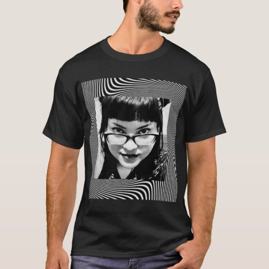 Einfarbiger Piercing-Blick T-Shirt (Vorderseite)