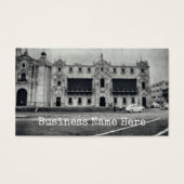 Einfarbiges Fahrzeug auf der Stadtstraße (Vorderseite)