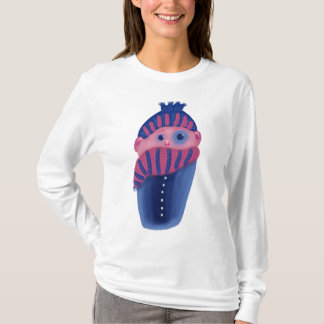 Einfrierendes Kind mit Hut und Schal im kalten T-Shirt