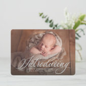 Einführung Baby One Foto elegante blaue Geburt Ankündigung (Stehend Vorderseite)