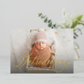 Einführung einer eleganten Geburtsankündigung eine Folieneinladung (Stehend vorne)